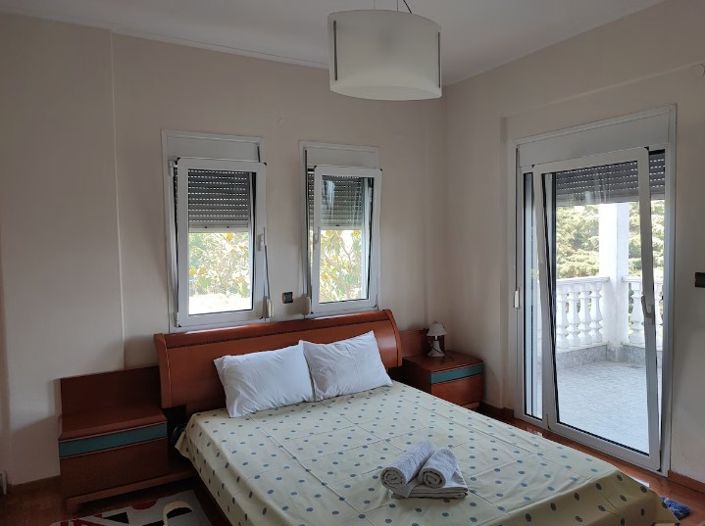 Image No.3-4 Bed House for sale