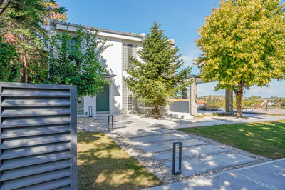 Outdoor Areas (12)