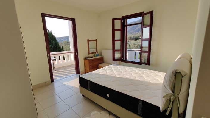 Image No.10-3 Bed House for sale