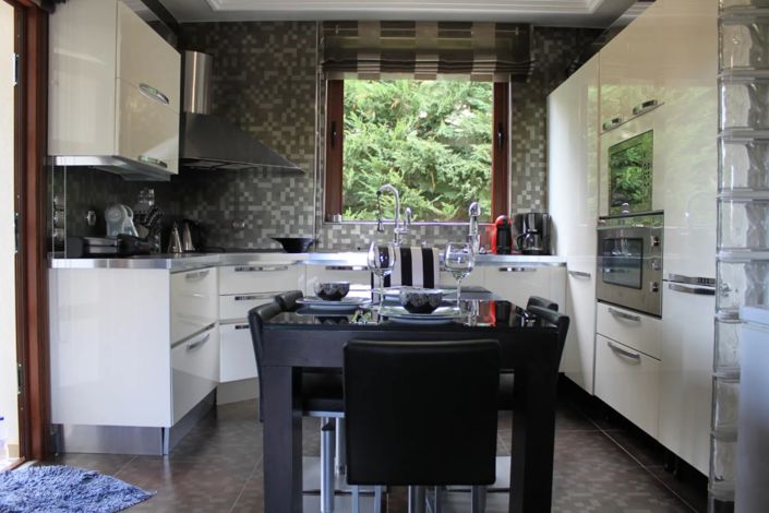 Image No.6-4 Bed House for sale