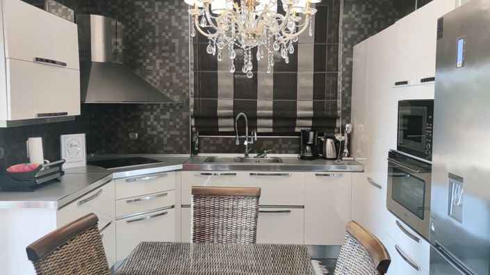 Image No.7-4 Bed House for sale