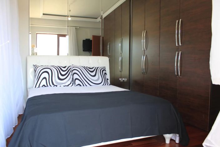 Image No.8-4 Bed House for sale