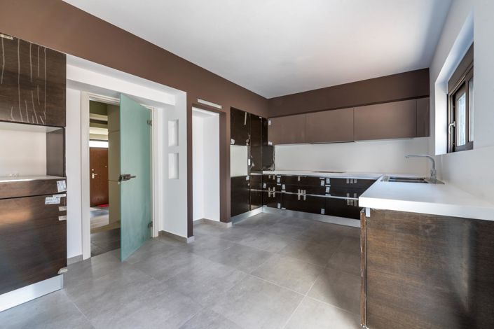 Image No.10-5 Bed House for sale