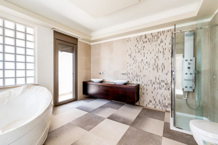 Image No.12-5 Bed House for sale