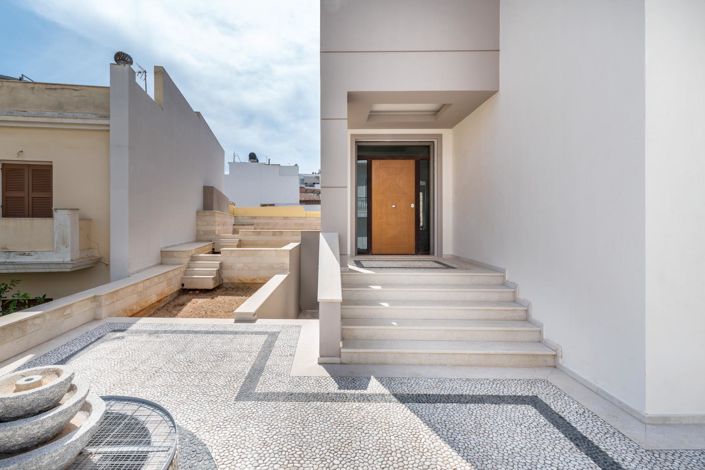 Image No.5-5 Bed House for sale