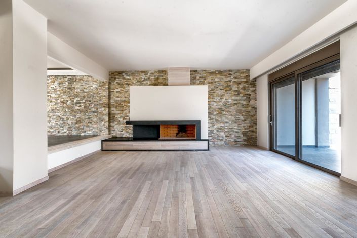 Image No.8-5 Bed House for sale