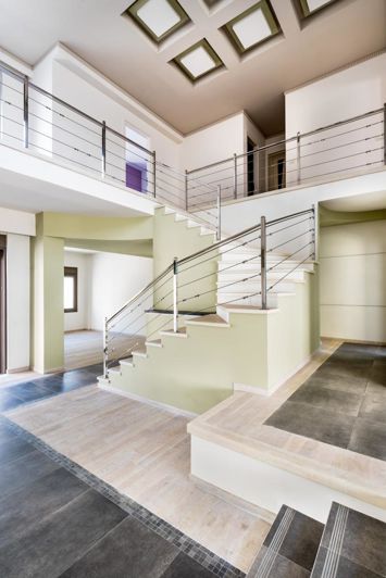 Image No.9-5 Bed House for sale