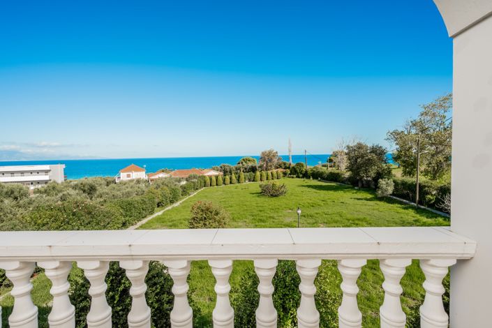 Image No.2-4 Bed Villa for sale