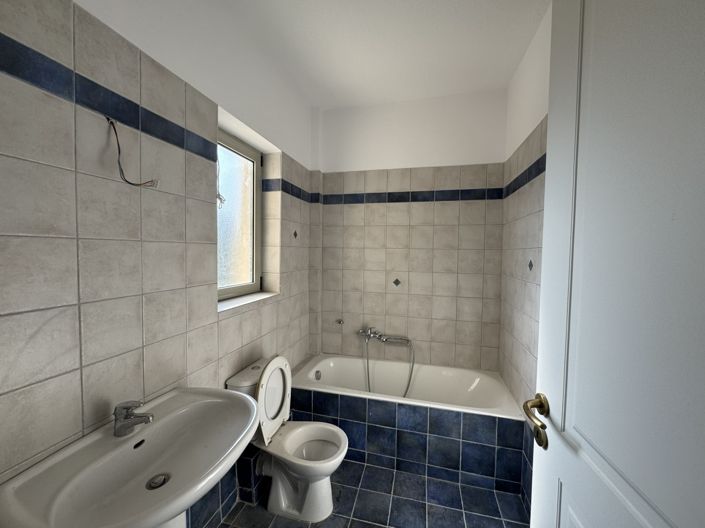 Image No.18-5 Bed House for sale