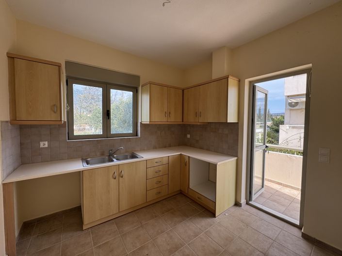 Image No.8-5 Bed House for sale