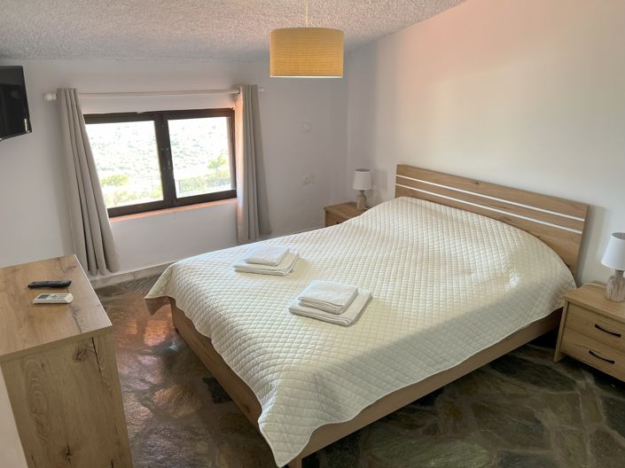 Image No.8-7 Bed House for sale