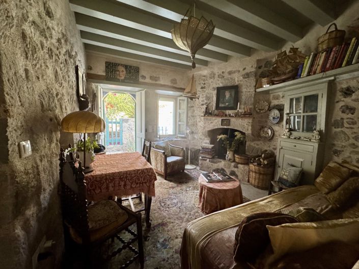 Image No.8-2 Bed House for sale