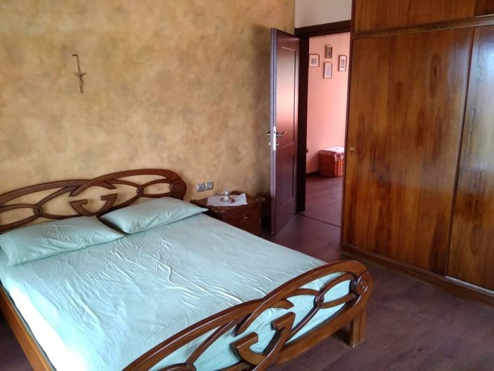 Image No.12-2 Bed House for sale