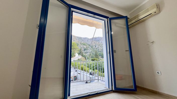 Image No.16-4 Bed House for sale