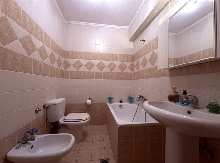 Image No.19-4 Bed House for sale