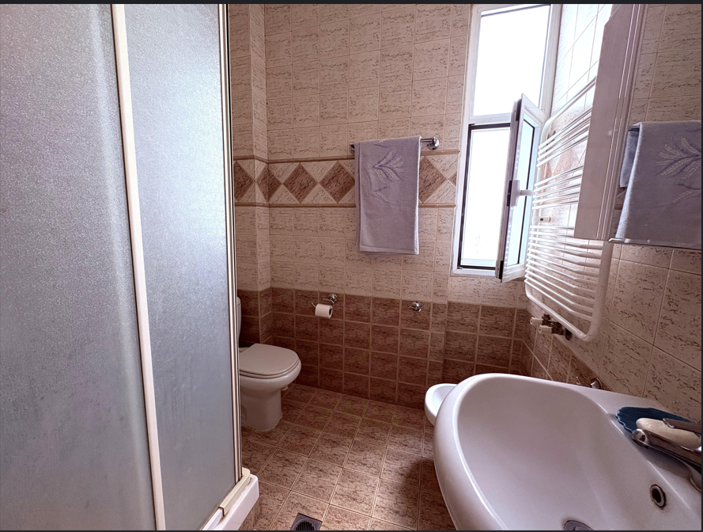 Image No.21-4 Bed House for sale