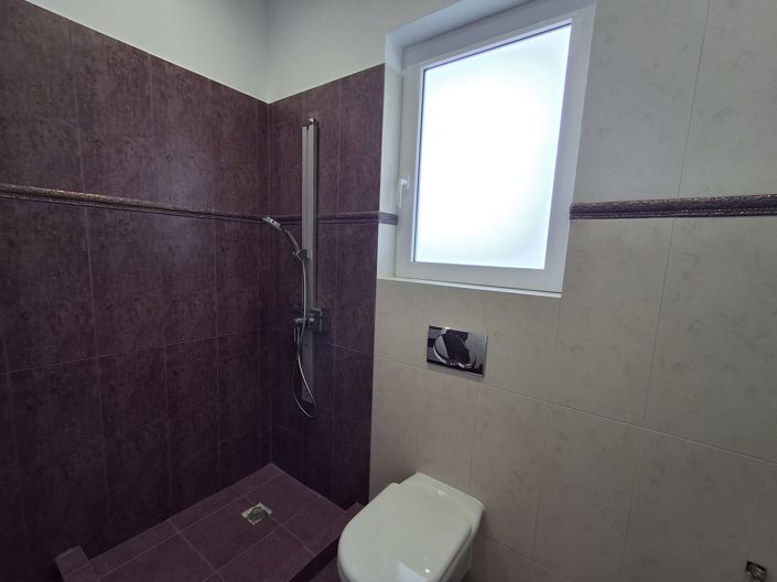 Image No.10-3 Bed House for sale