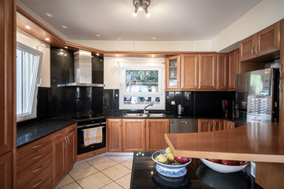 2. Ground Floor Living Room & Kitchen (4)