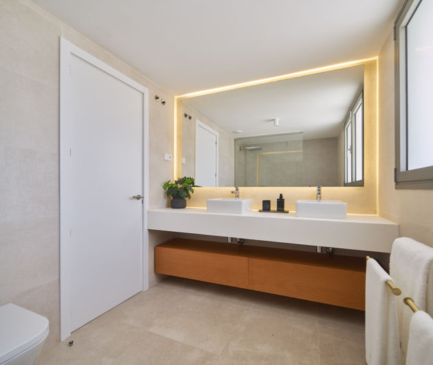 Image No.19-3 Bed Townhouse for sale