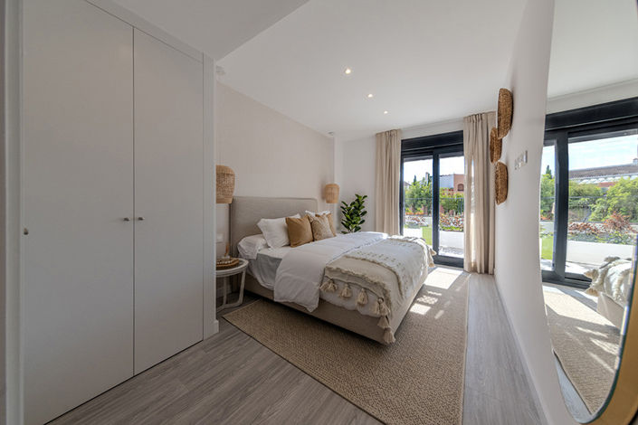 Image No.7-2 Bed Property for sale