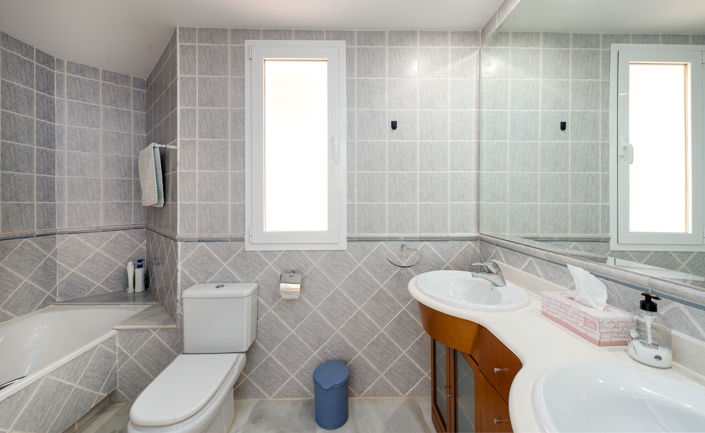 Image No.28-3 Bed Townhouse for sale