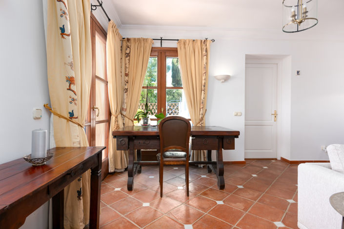 Image No.11-7 Bed Villa for sale