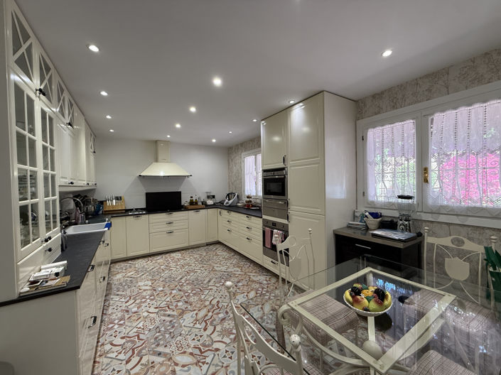 Image No.4-6 Bed House for sale