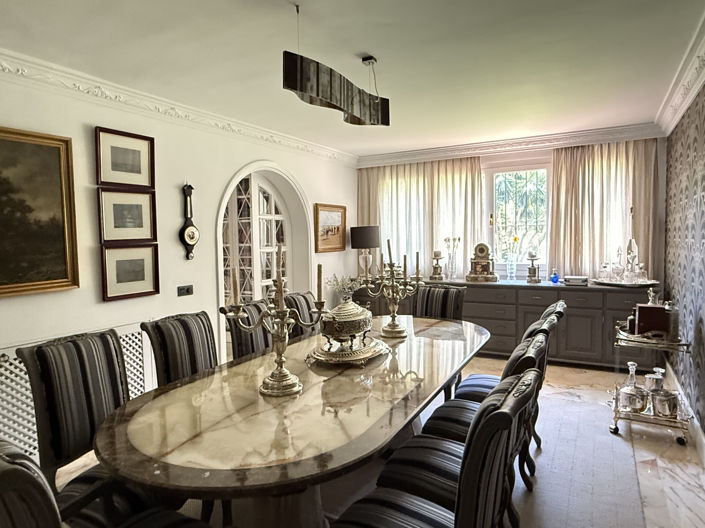 Image No.5-6 Bed House for sale