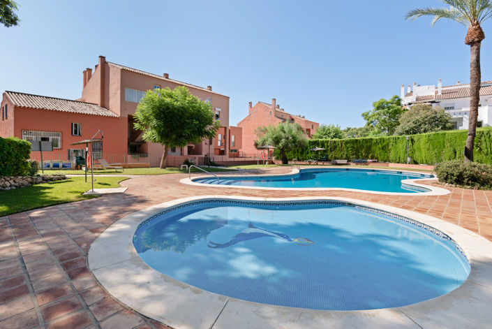 Image No.15-4 Bed Property for sale