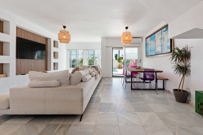 Image No.2-Villa de 4 chambres à vendre à Estepona