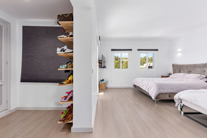 Image No.19-4 Bed Townhouse for sale