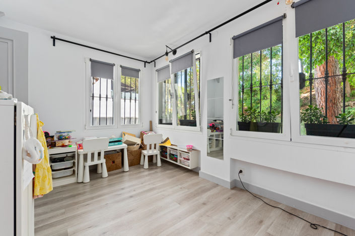 Image No.23-4 Bed Townhouse for sale