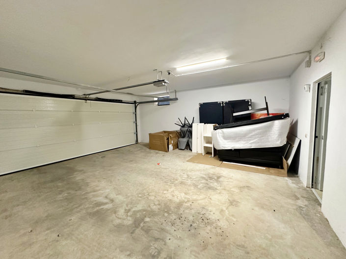 Image No.17-3 Bed House for sale