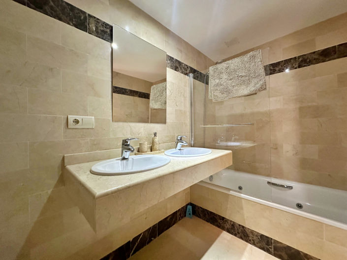 Image No.6-3 Bed House for sale