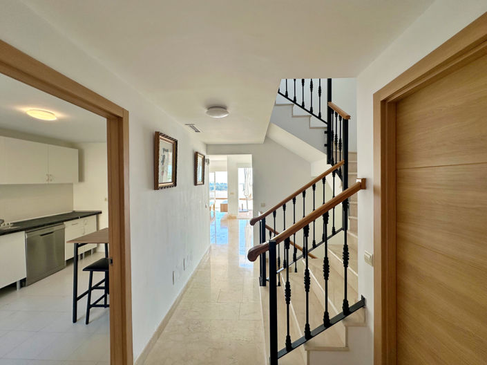 Image No.8-3 Bed House for sale