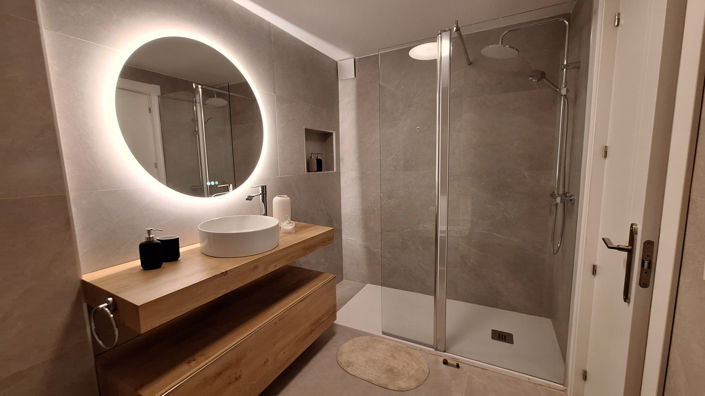 Image No.17-3 Bed Property for sale