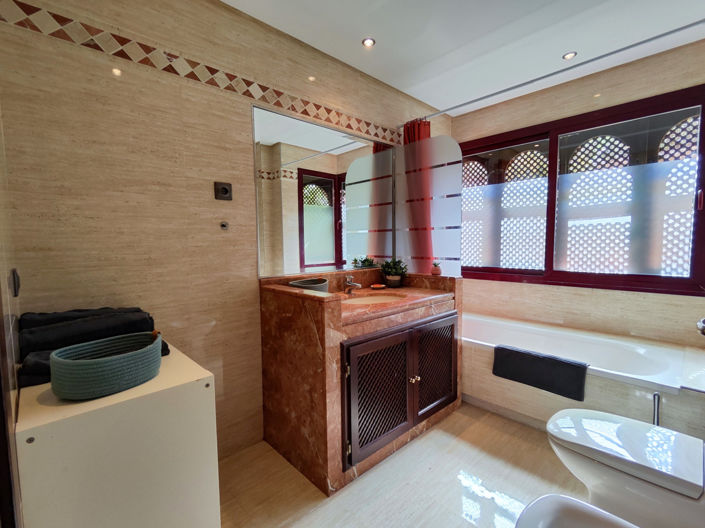 Image No.11-2 Bed Property for sale