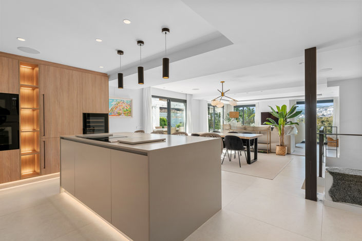 Image No.2-4 Bed Villa for sale