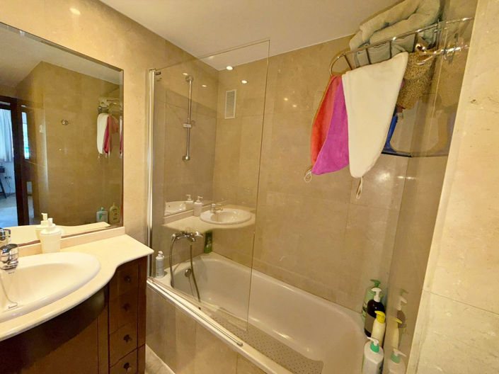 Image No.11-3 Bed Property for sale