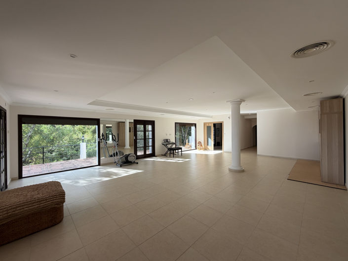 Image No.10-9 Bed Villa for sale