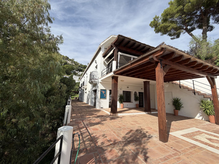 Image No.25-9 Bed Villa for sale