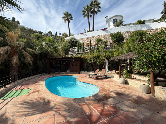 Image No.34-9 Bed Villa for sale