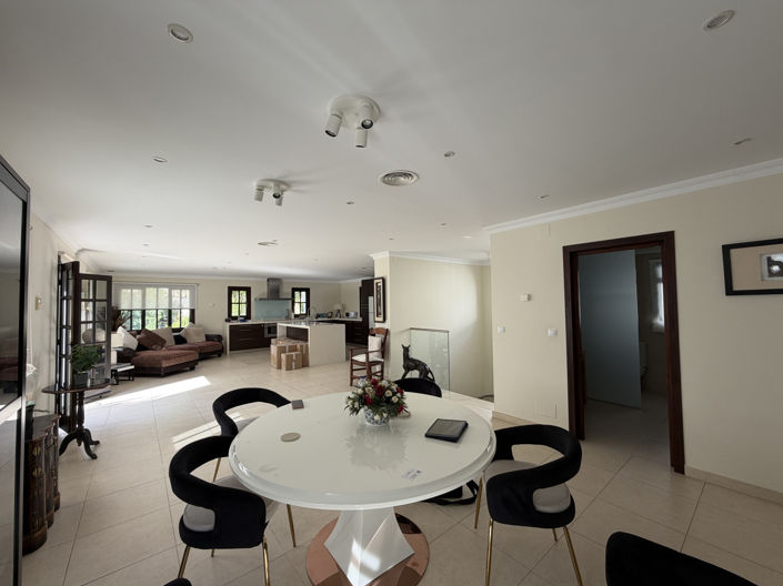 Image No.4-9 Bed Villa for sale