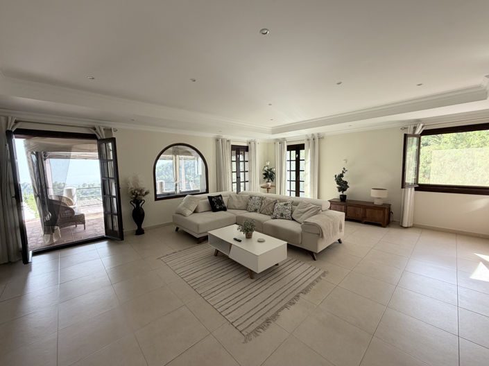 Image No.8-9 Bed Villa for sale