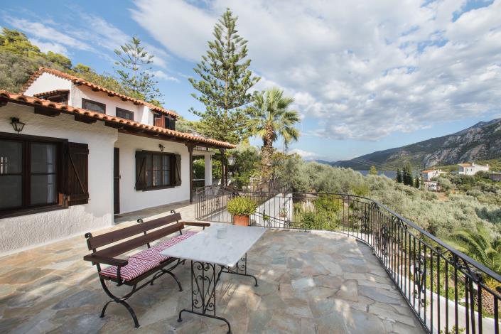 Image No.1-3 Bed Villa / Detached for sale