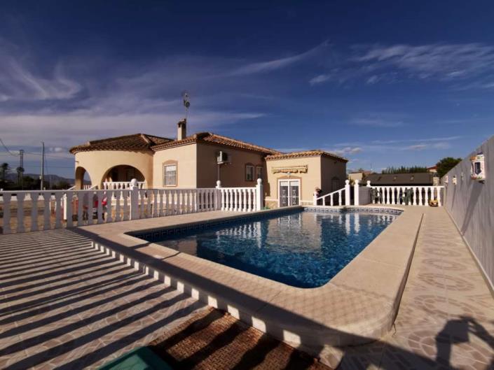 Image No.1-4 Bed Villa for sale