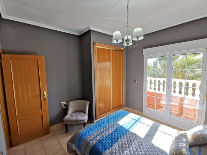 Image No.10-4 Bed Townhouse for sale