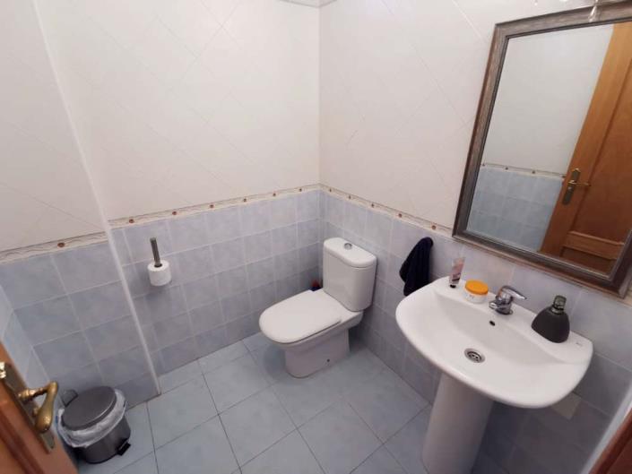 Image No.12-4 Bed Townhouse for sale