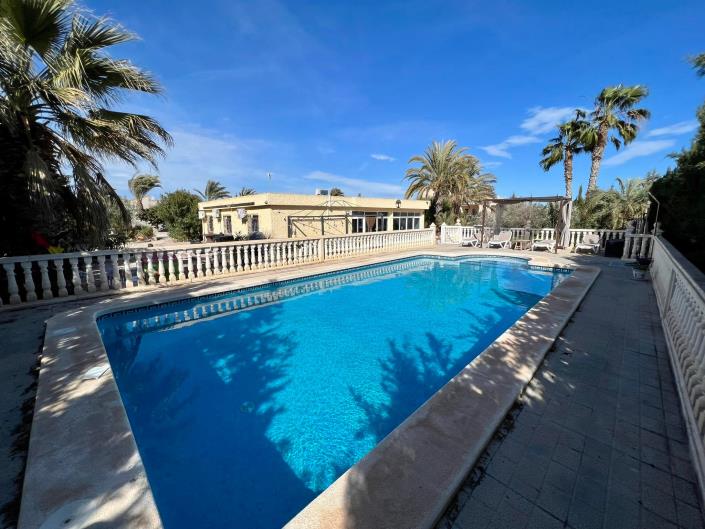 Image No.1-4 Bed Country House for sale