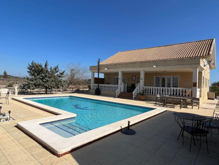 Image No.1-4 Bed Country Property for sale
